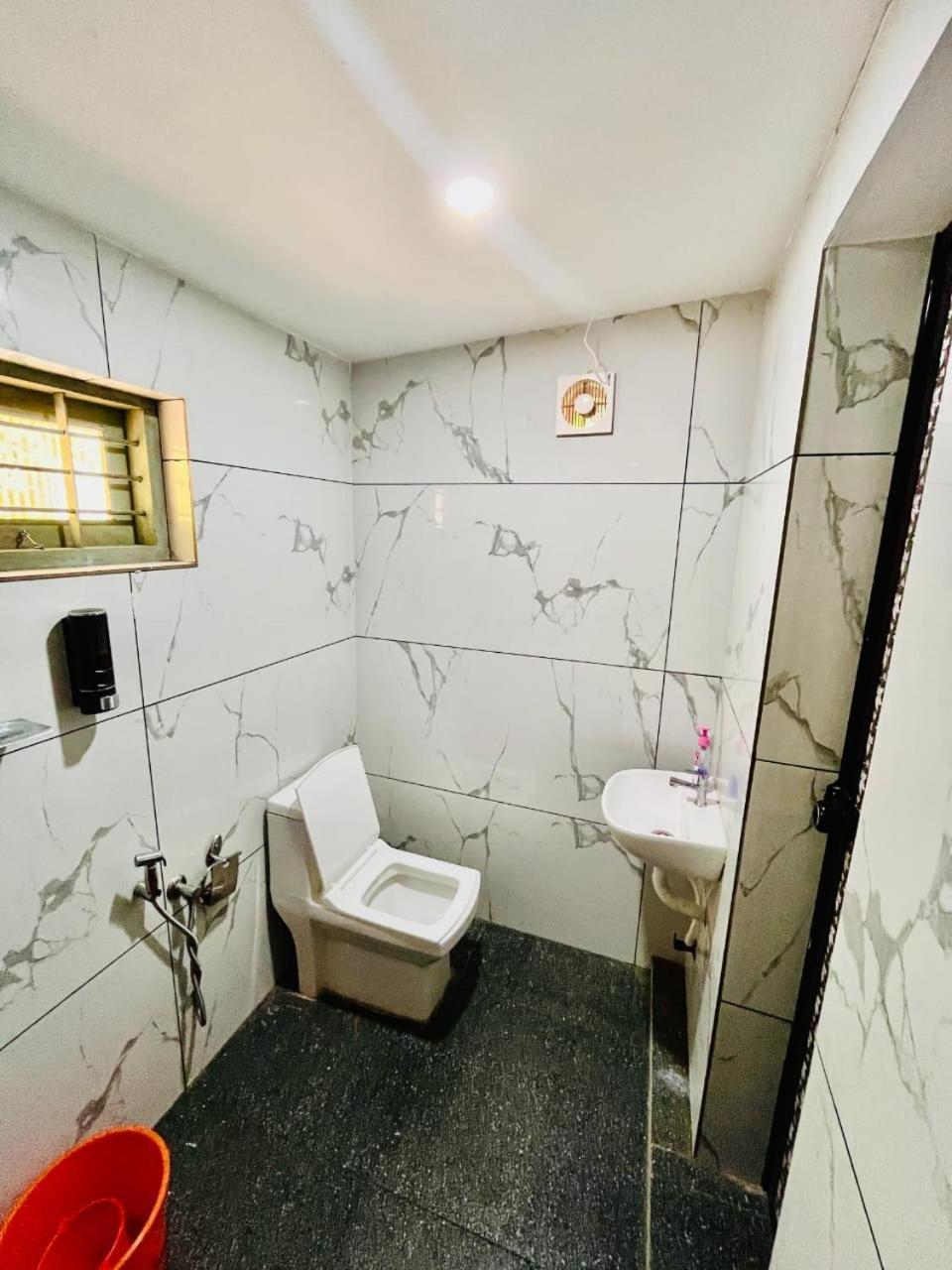 Mundro Garden Homestay Mundrothuruth Екстериор снимка